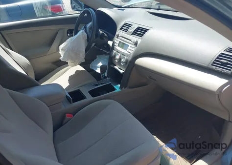 2010 Toyota Camry Le z USA, uszkodzony, nr VIN 4T4BF3EKXAR075058